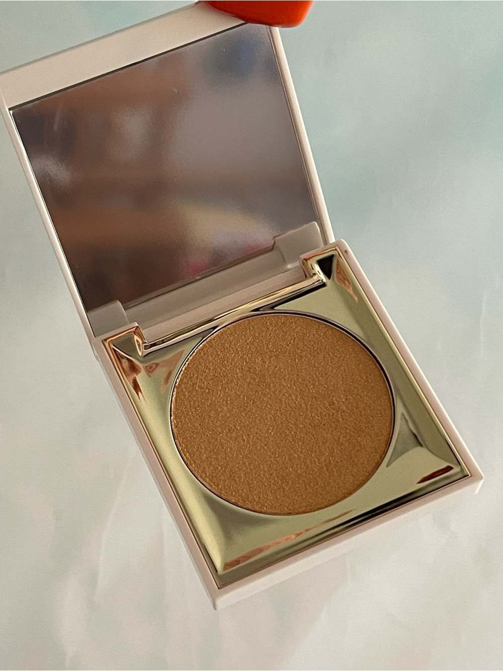 Pressed Powder Gold Highlighter Shade Future Millionaire